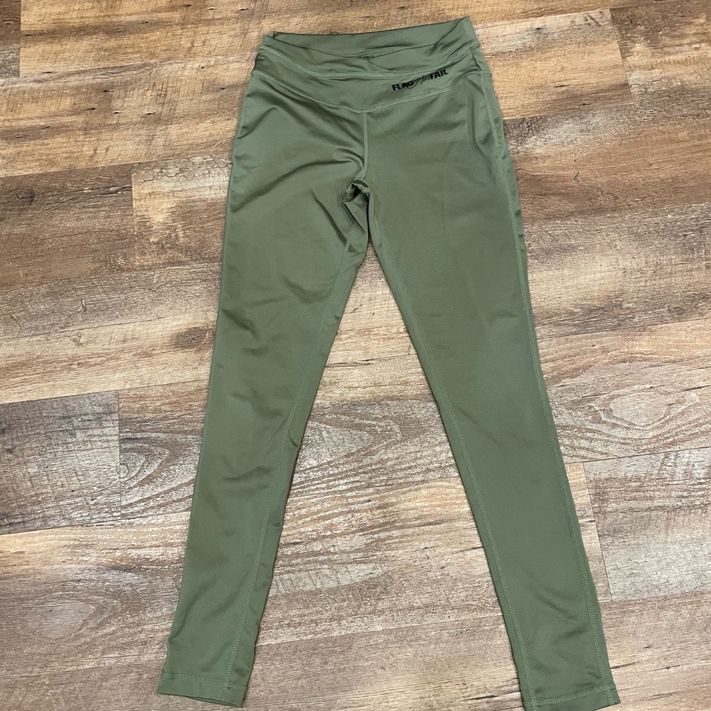 Green flag nor fail size xs leggings